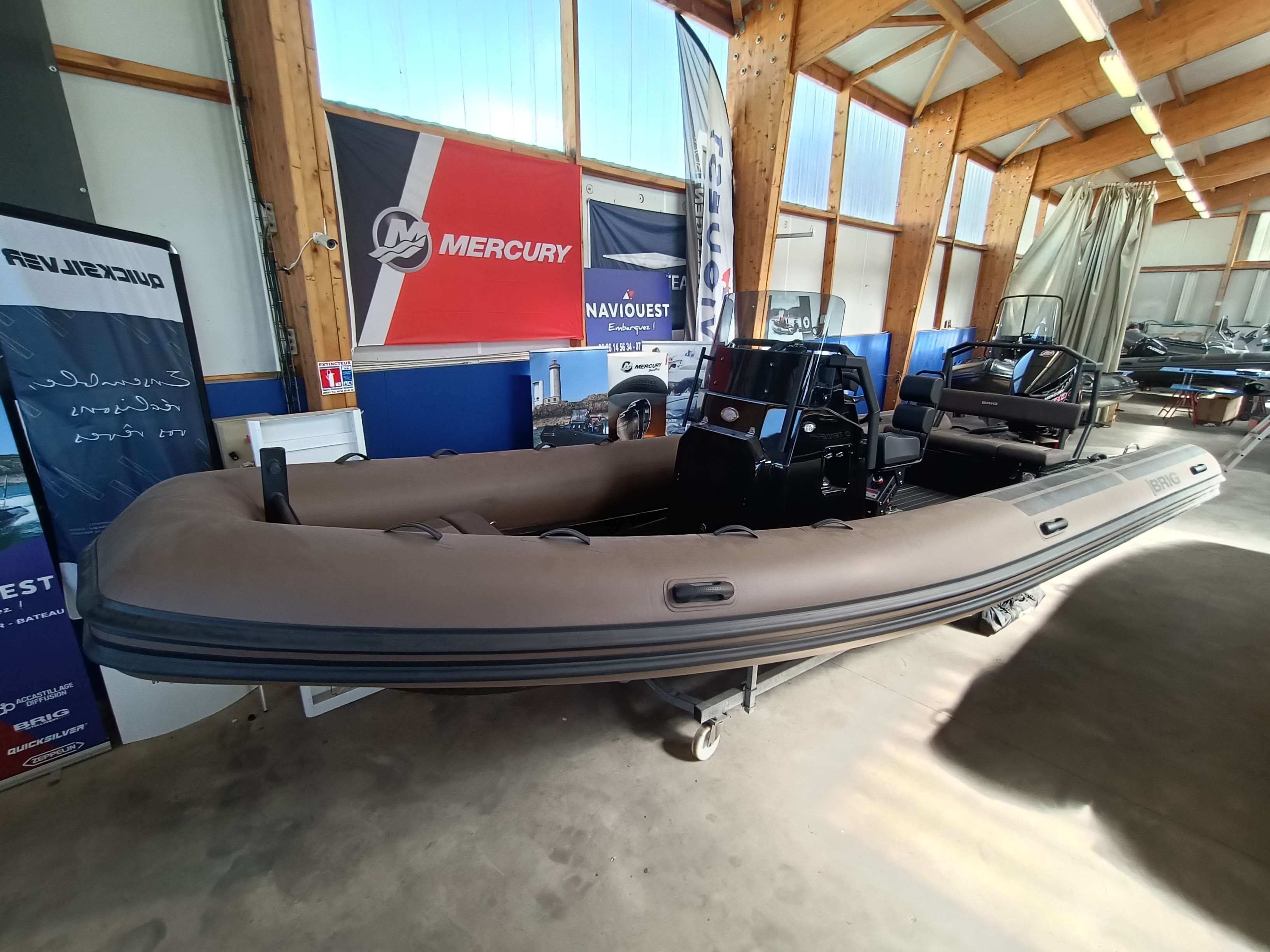 slider 8 Brig Navigator 24